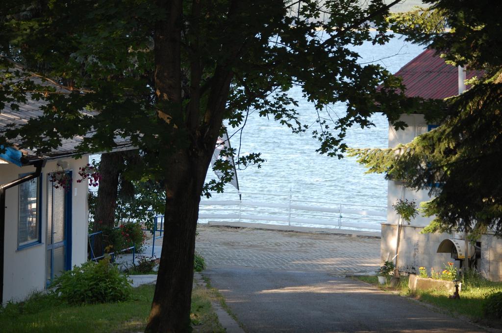 White Village Park Iskar Lake Pasarel Exterior foto